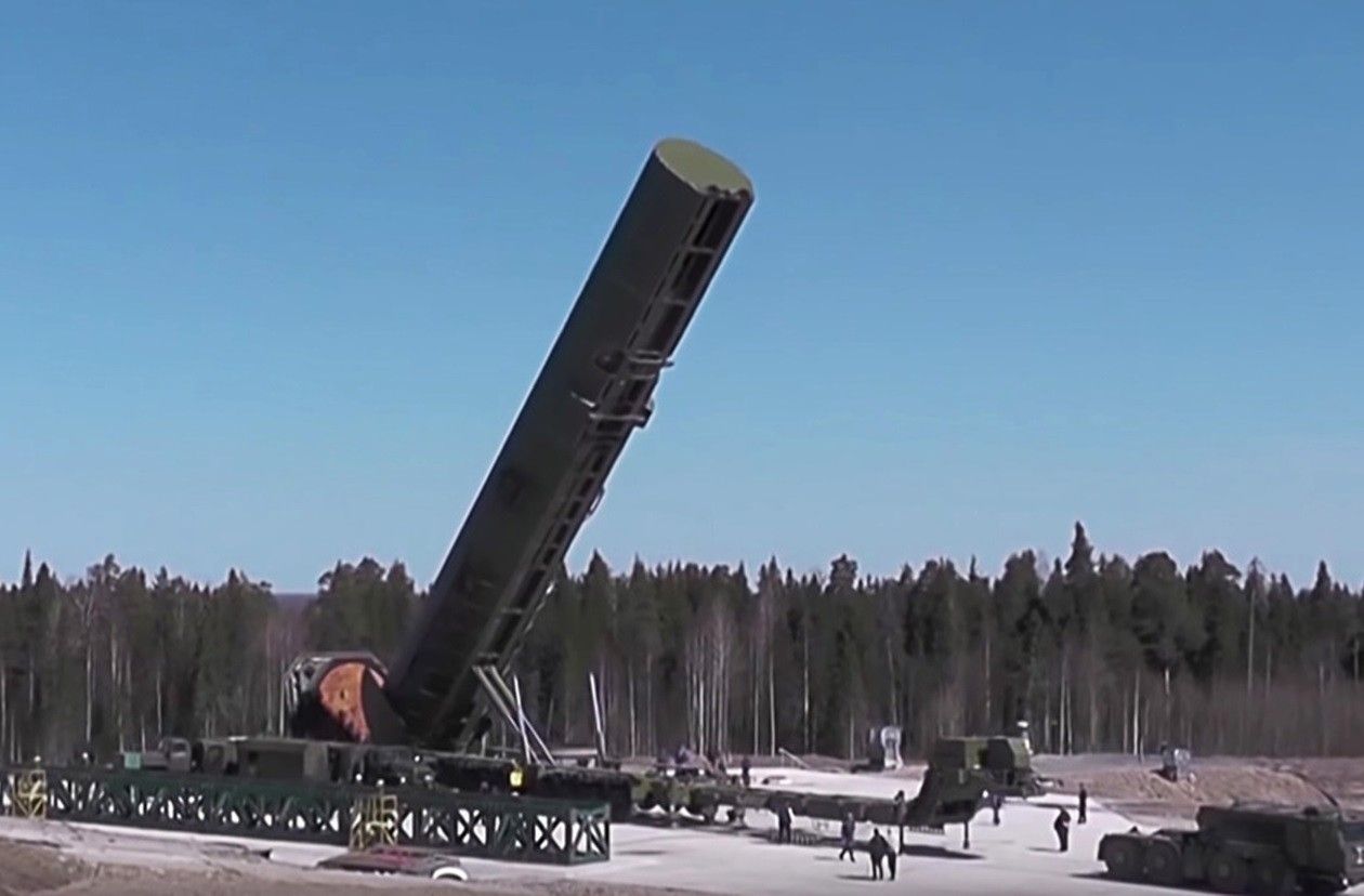 Российская баллистическая ракета «Сармат» взорвалась сразу после старта: полный провал очередных испытаний ставит под удар «ядерное сдерживание» РФ