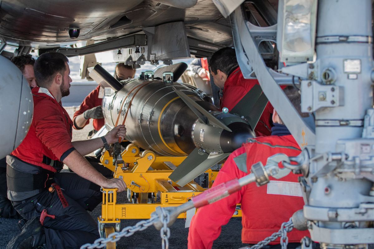 Франция испытала дальнобойную авиабомбу AASM 1000 массой 1000 кг для высокоточных ударов с истребителя Rafale