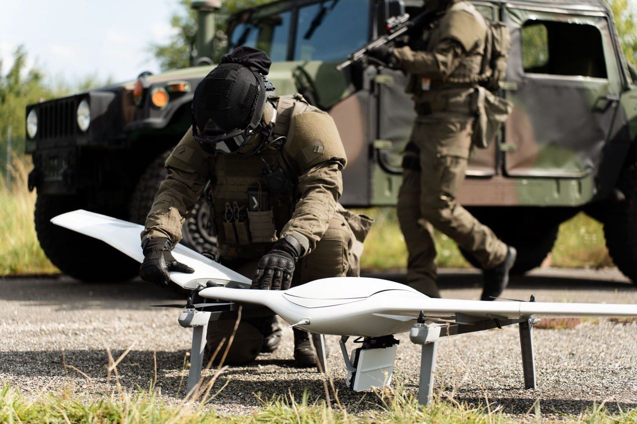 Немецкий стартап Alpine Eagle представил мобильный комплекс Sentinel Airborne Counter-UAS System для защиты колонн и объектов от ударных дронов