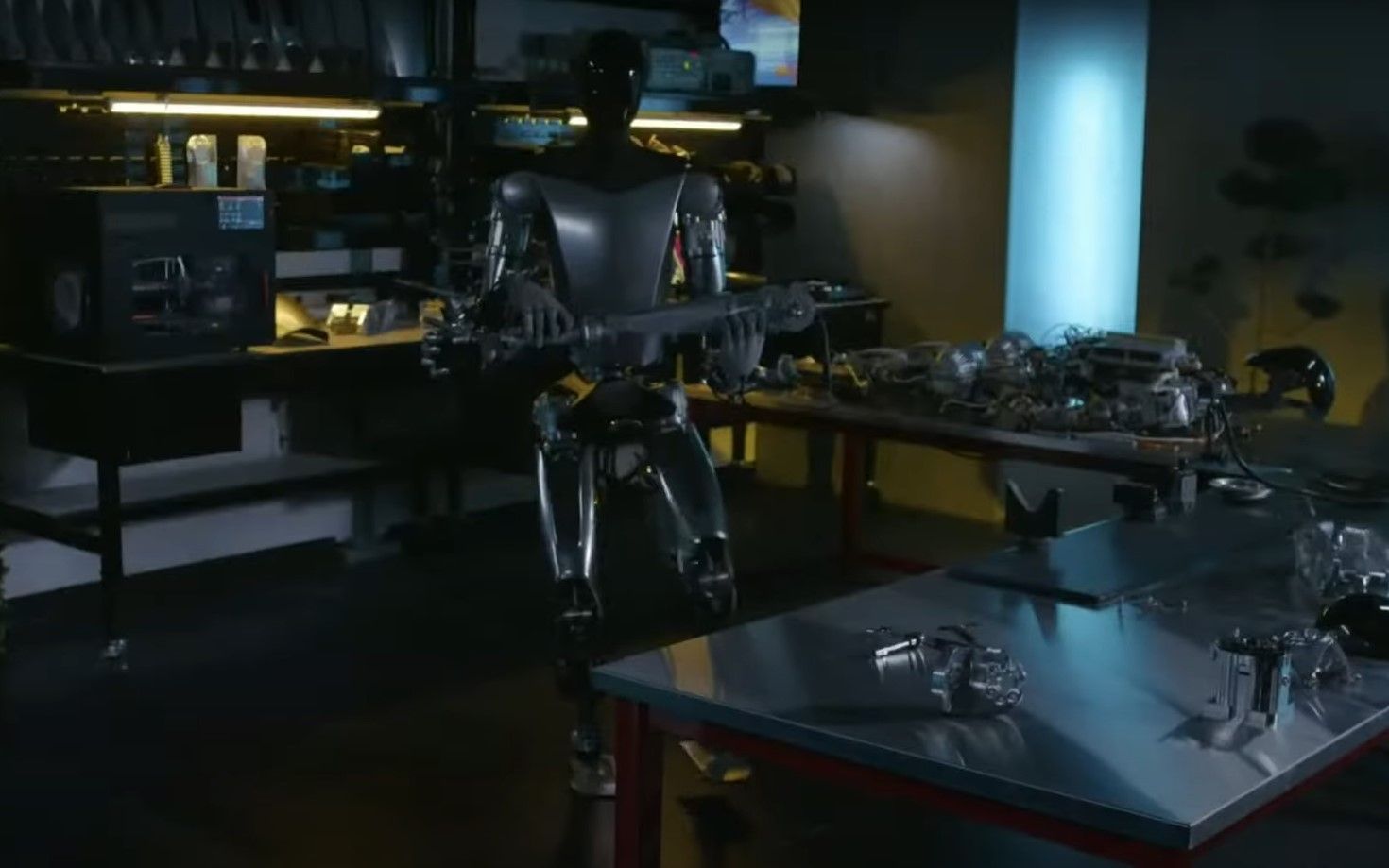 Илон Маск показал работа Optimus с функцией защиты от «бунта»1