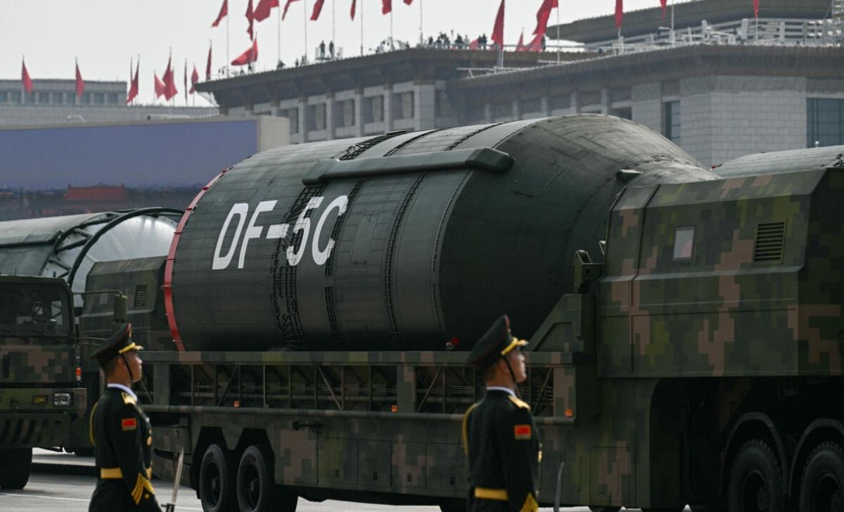 Китайская баллистическая ракета DF-5C, дальностью 20 000 км, делает Америку беззащитной перед ядерным ударом Пекина