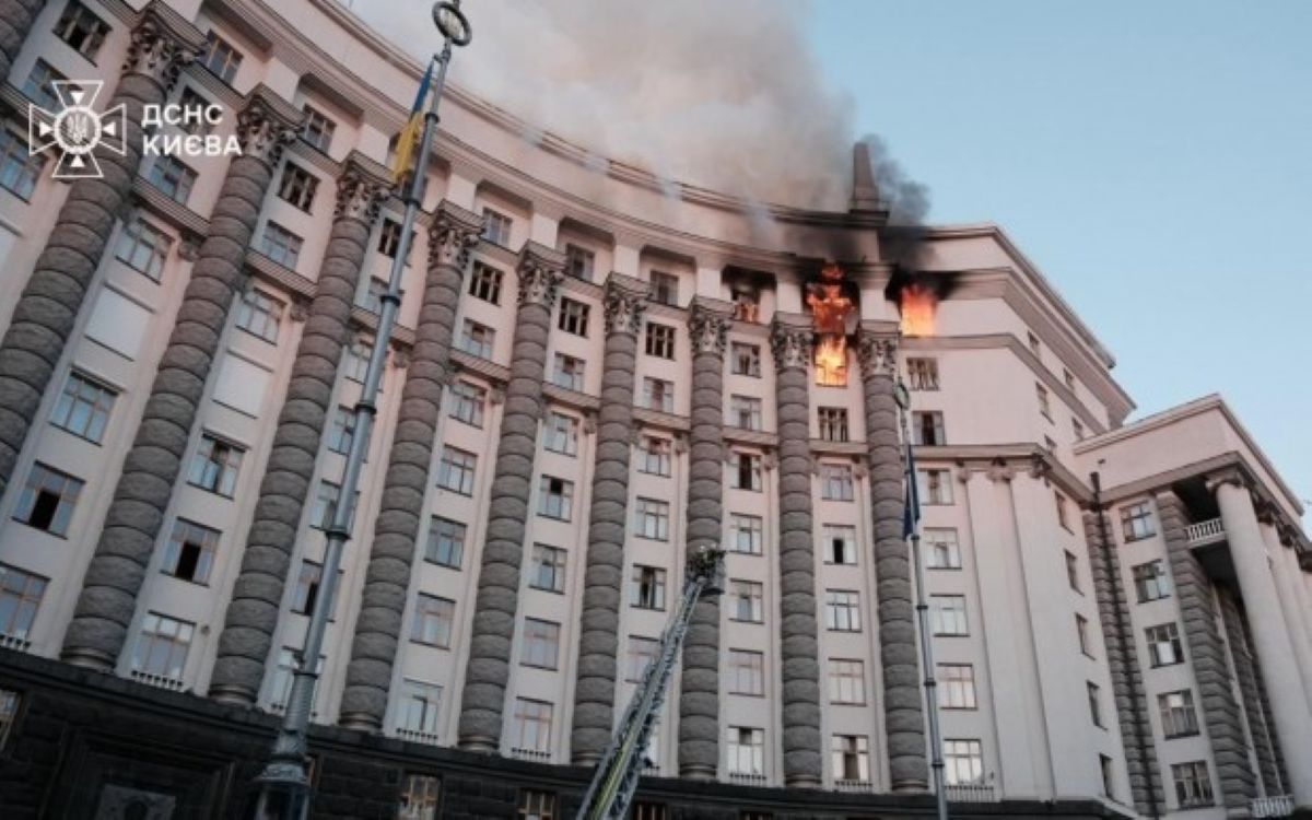 От парада в Пекине к ударам по Кабмину в Киеве: получив «добро» от своего хозяина Си — Путин начал новую фазу войны — Чем ответит Украина?